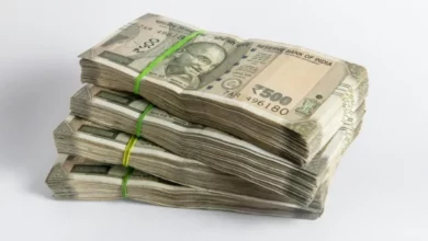 नोएडा में जांच के दौरान एक कार से 61 लाख रुपये से अधिक की नकदी बरामद