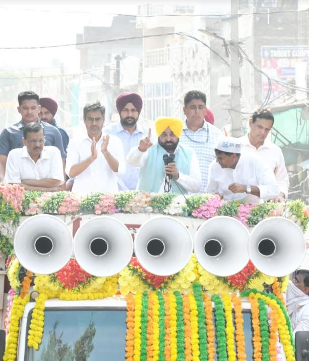 मध्यप्रदेश के सेंवढ़ा और दतिया में आप उम्मीदवारों के लिए भगवंत मान और अरविंद केजरीवाल ने किया रोड शो