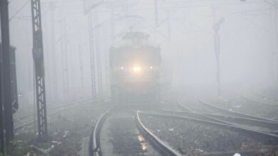 दिल्ली में कम दृश्यता के कारण 39 ट्रेनें अपने निर्धारित समय से लेट