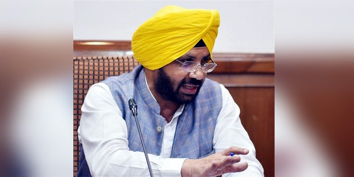 2.74 लाख रुपये के घोटाले के आरोप में बिजली निगम के 2 क्लर्क निलंबित: हरभजन सिंह ईटीओ