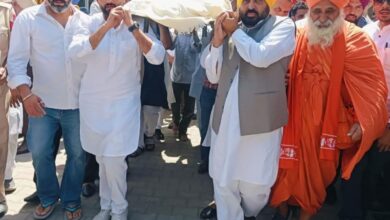 पंजाब के मुख्यमंत्री भगवंत सिंह मान ने प्रसिद्ध पंजाबी कवि सुरजीत पातर की अर्थी को दिया कंधा